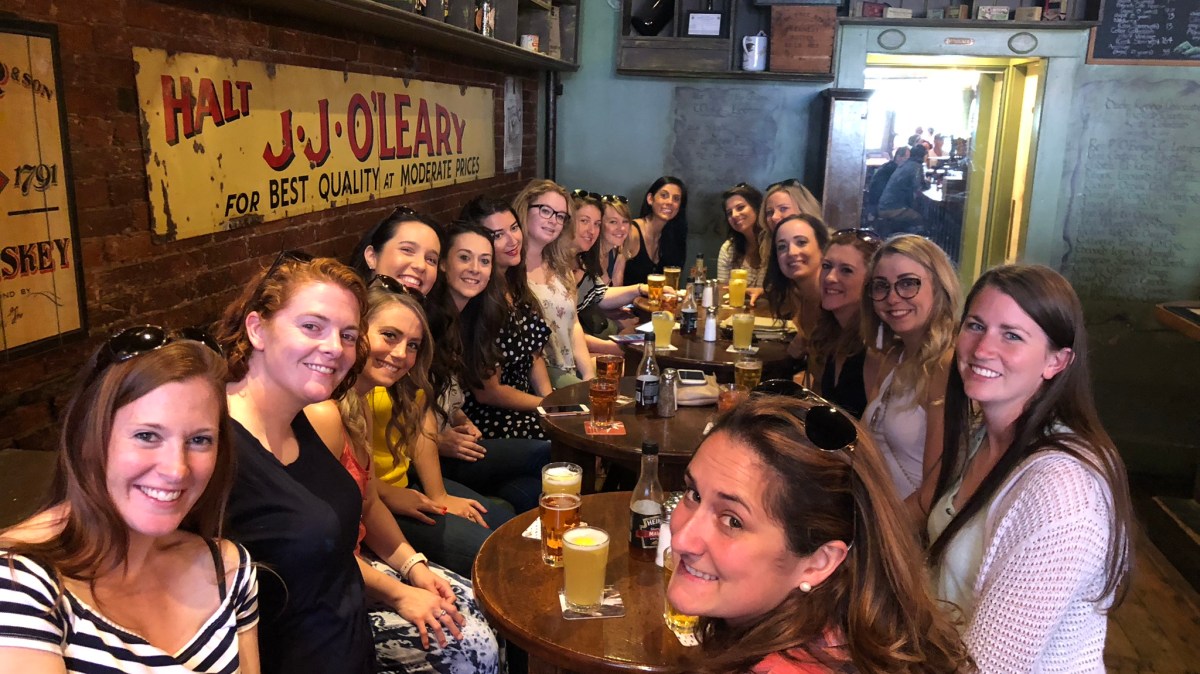 060918_PORTLAND_happy_2-hour_bull_feeneys_private_bachelorette_party_tour_guide_avery_windham_2 060918_PORTLAND_happy_2-hour_bull_feeneys_private_bachelorette_party_tour_guide_avery_windham_2