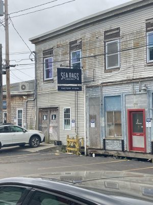 a car parked on the side of a building